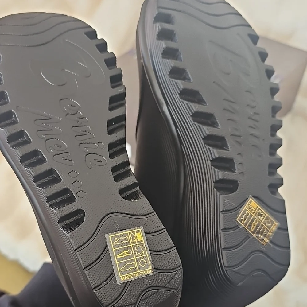bernie mev. Elegant Black Wedge Shoes